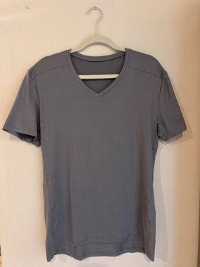 All Citizens Grey V neck Mens shirt size XL